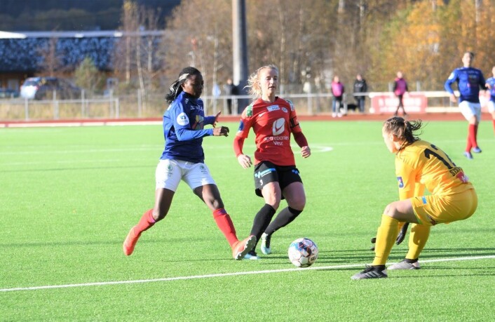Ajara Njoya ble semifinalens store helt med tre scoringer. Her blir det derimot ikke mål. Foto: Christian Boger Ajara Njoya ble semifinalens store helt med tre scoringer. Her blir det derimot ikke mål. Foto: Christian Boger