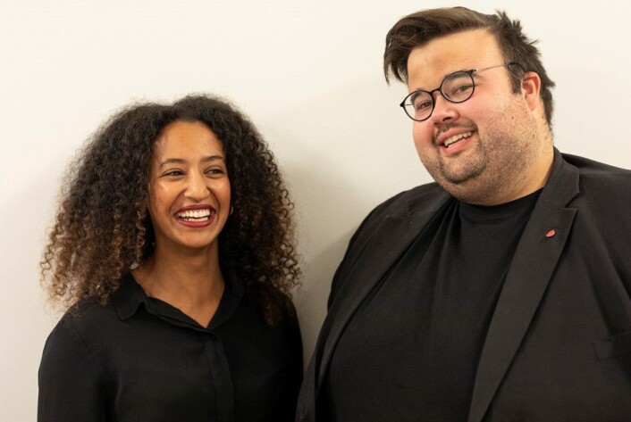 God stemning og mange smil da det endelig ble klart at Almaz Asfaha (MDG) blir ny leder av Sagene bydelsutvalg. Jørgen Foss (Ap) blir nestleder. Foto: Olav Helland God stemning og mange smil da det endelig ble klart at Almaz Asfaha (MDG) blir ny leder av Sagene bydelsutvalg. Jørgen Foss (Ap) blir nestleder. Foto: Olav Helland