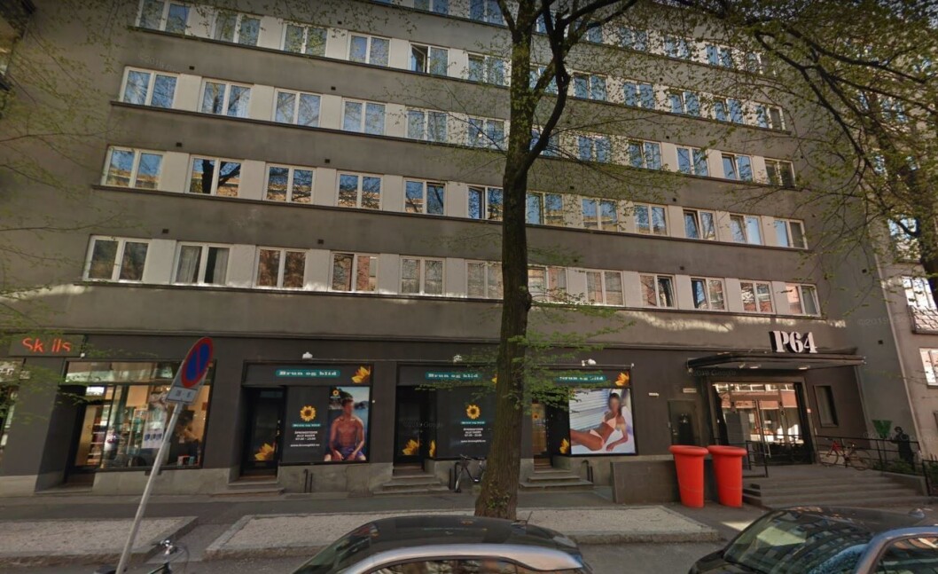 Alle beboerne ble evakuert fra denne gården i Parkveien i Vika i går kveld. To menn gikk amok med pulverapparater. Foto: Google maps Alle beboerne ble evakuert fra denne gården i Parkveien i Vika i går kveld. To menn gikk amok med pulverapparater. Foto: Google maps