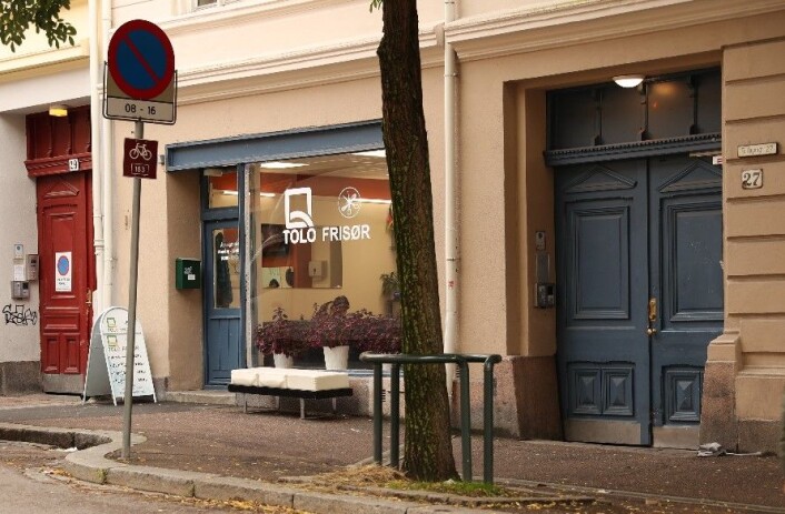 Tolo frisør besøkes av stamkundene. Foto: Atle Enersen Tolo frisør besøkes av stamkundene. Foto: Atle Enersen