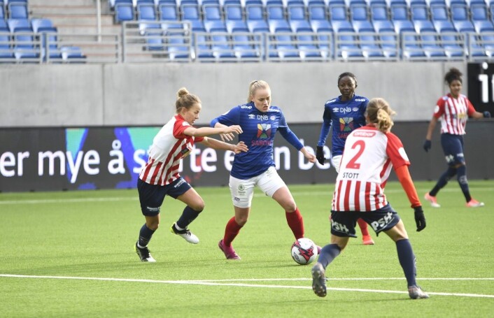 Vålerengas vanligvis sterke angrepstrio stanget stadig mot en forsvarsmur av Avaldsnes-spillere. Foto: Christian Boger. Foto: Christian Boger Vålerengas vanligvis sterke angrepstrio stanget stadig mot en forsvarsmur av Avaldsnes-spillere. Foto: Christian Boger. Foto: Christian Boger