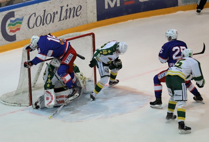 Thomas Olsen vil gjerne score i denne matchen også. Foto: André Kjernsli Thomas Olsen vil gjerne score i denne matchen også. Foto: André Kjernsli