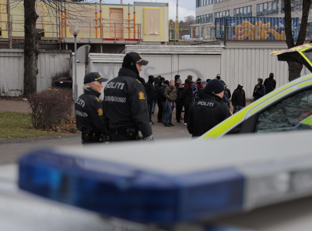 � De forsøkte å ta seg over sperringene, og da måtte politiet gripe inn. Vi har ikke fått melding om noen skadde, sier operasjonsleder Marianne Heidenstrøm i Oslo politidistrikt. Foto: Ørn E. Borgen / NTB scanpix � De forsøkte å ta seg over sperringene, og da måtte politiet gripe inn. Vi har ikke fått melding om noen skadde, sier operasjonsleder Marianne Heidenstrøm i Oslo politidistrikt. Foto: Ørn E. Borgen / NTB scanpix