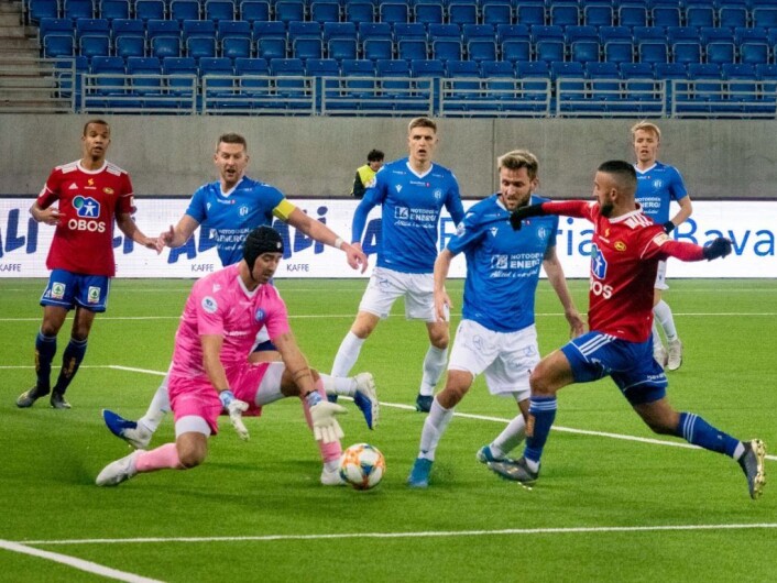 Mesut Can gir alt foran mål, men keeper Espen Vasby når ballen først. Foto: Bjørnar Morønning Mesut Can gir alt foran mål, men keeper Espen Vasby når ballen først. Foto: Bjørnar Morønning