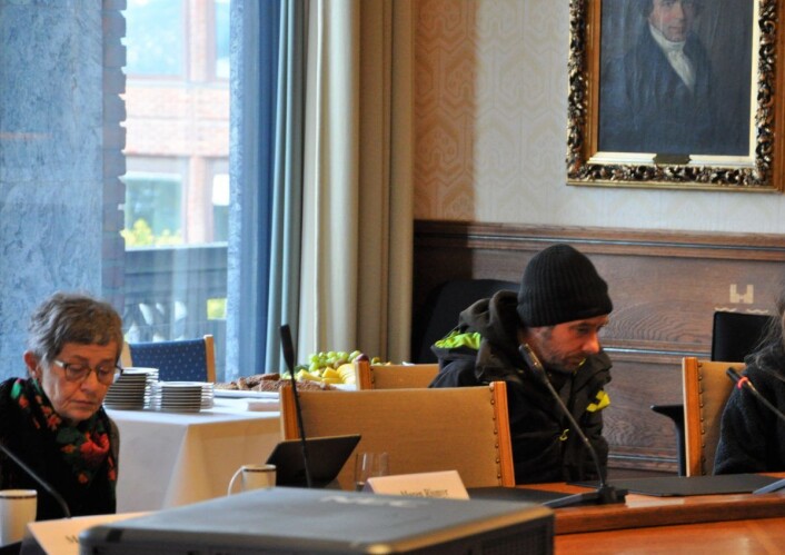 Lars Johan Mortensen var nervøs før han skulle snakke med bystyrets helse- og sosialutvalg. Men var klar og tydelig i sin advarsel til Oslos sosialpolitikere. Til venstre sitter Maren Rismyhr (Rødt). Foto: Arnsten Linstad Lars Johan Mortensen var nervøs før han skulle snakke med bystyrets helse- og sosialutvalg. Men var klar og tydelig i sin advarsel til Oslos sosialpolitikere. Til venstre sitter Maren Rismyhr (Rødt). Foto: Arnsten Linstad