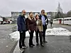 Kristelig Folkepartis Øyvind Håbrekke (t.v.), Fremskrittpartiets Julianne Ofstad, Venstres Anna Dåsnes og Høyres Bjørgulv Vinje Borgundvaag side om side i skolegården på Trosterud tirsdag formiddag.