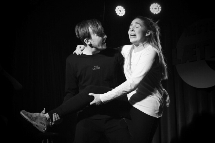 Aktørene er bedt om å spille scener fra dagens. Foto: Tone Brandal Aktørene er bedt om å spille scener fra dagens. Foto: Tone Brandal