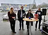 Fremskrittpartiets Julianne Ofstad, Høyres Bjørgulv Vinje Borgundvaag, Venstres Anna Dåsnes og Kristelig Folkepartis Øyvind Håbrekke side om side under pressekonferansen i skolegården på Trosterud skole tirsdag formiddag.