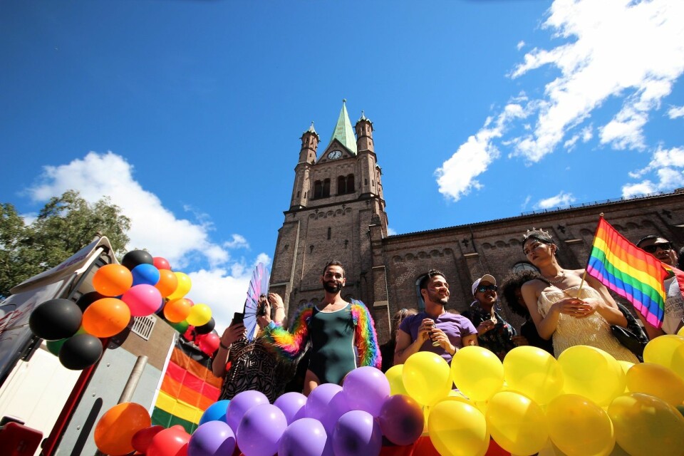 Før homoparaden, møttes mange og spiste frokost i Grønland kirke. Foto: André Kjernsli