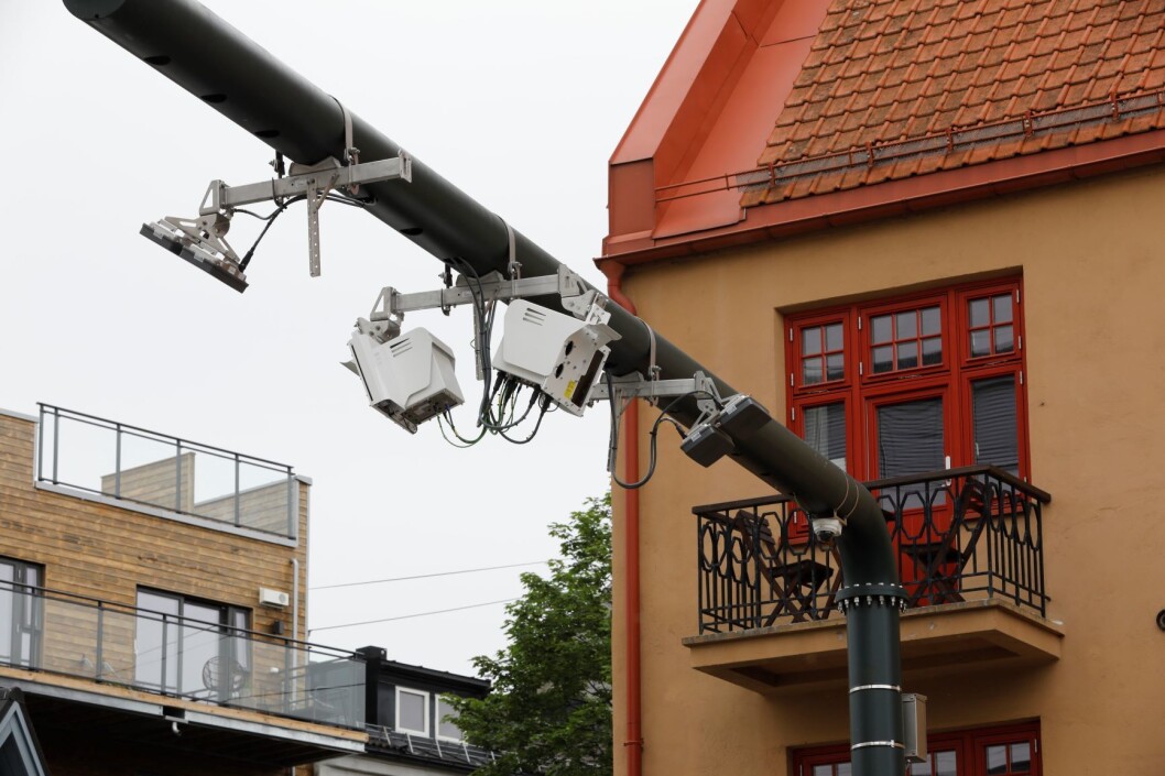 Slik så det ut da bomstasjonen i vår ble satt opp rett utenfor balkongen til en bygård på Torshov i Oslo. Foto: Gorm Kallestad / NTB scanpix Slik så det ut da bomstasjonen i vår ble satt opp rett utenfor balkongen til en bygård på Torshov i Oslo. Foto: Gorm Kallestad / NTB scanpix