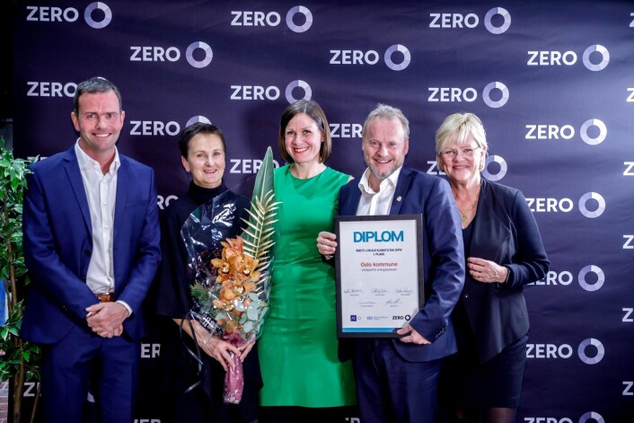 Fra venstre: Marius Holm (Zero), Gerd Robsahm Kjørven (bymiljøetaten), byråd Hanna Marcussen, byrådsleder Raymond Johansen og Kristin Halvorsen (Cicero). Foto: Alexander Eriksson / ZERO Fra venstre: Marius Holm (Zero), Gerd Robsahm Kjørven (bymiljøetaten), byråd Hanna Marcussen, byrådsleder Raymond Johansen og Kristin Halvorsen (Cicero). Foto: Alexander Eriksson / ZERO