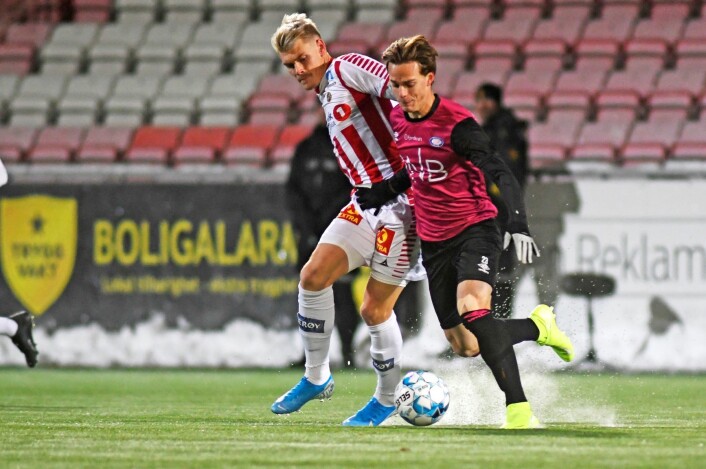 Tromsøs Eric Smith i duell med Vålerengas Felix Myhre i kampen mellom Tromsø og Vålerenga. Foto: Rune Stoltz Bertinussen / NTB scanpix Tromsøs Eric Smith i duell med Vålerengas Felix Myhre i kampen mellom Tromsø og Vålerenga. Foto: Rune Stoltz Bertinussen / NTB scanpix