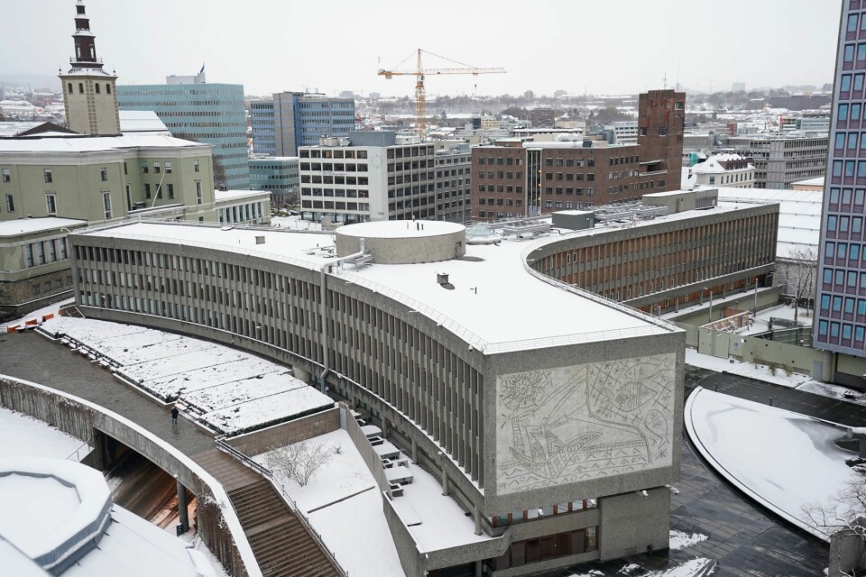 Fylkesmannen i Oslo og Viken godkjenner vedtaket om riving av Y-blokka, men ber regjeringen vurdere saken på nytt. Foto: Heiko Junge / NTB scanpix