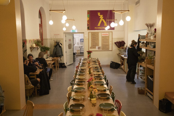 Det er god plass på Injera Palace, som er åpent fra tirsdag til søndag. Foto: Olav Helland Det er god plass på Injera Palace, som er åpent fra tirsdag til søndag. Foto: Olav Helland