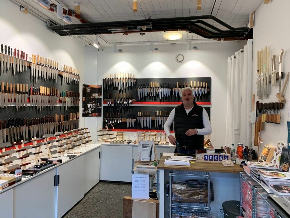 Michael Aagreen driver Norges største utsalgssted for japanske kjøkkenkniver og kokkekniver. Foto: Roar Smelhus