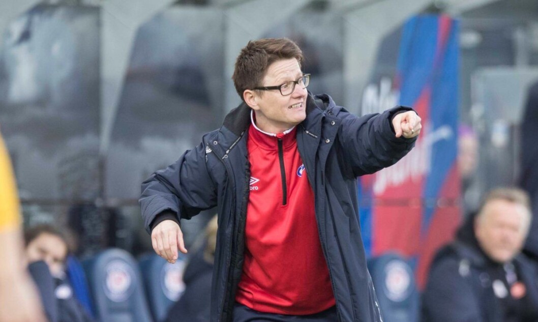 Monica Knudsen ledet Vålerenga-jentene til seriesølv i årets sesong. Tidligere er hun tre ganger seriemester med LSK. Foto: Terje Pedersen / NTB scanpix Monica Knudsen ledet Vålerenga-jentene til seriesølv i årets sesong. Tidligere er hun tre ganger seriemester med LSK. Foto: Terje Pedersen / NTB scanpix