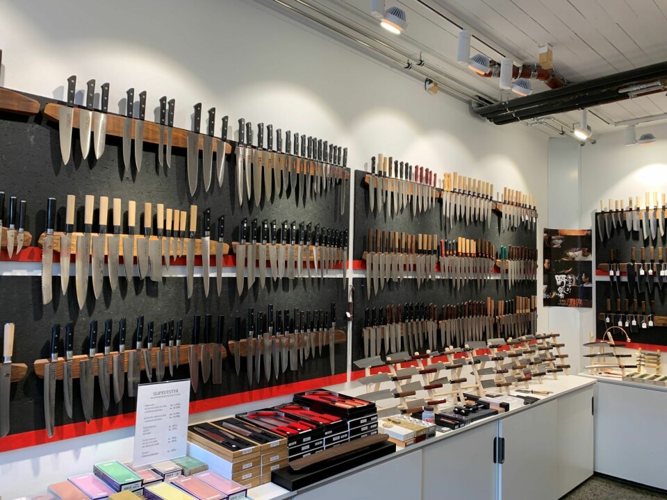 Det store antallet spesialkniver gjør at det er stor sjanse for at folk finner sin kniv her. Foto: Roar Smelhus