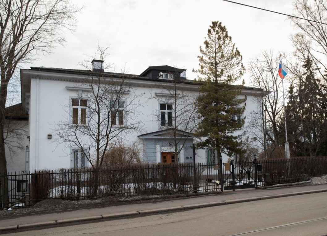 Ambassadebygningen nærmest Drammensveien ble oppført som tysk kanselli i 1926, og ble tegnet av Oscar Hoff. Like etter andre verdenskrig ble bygningen beslaglagt av den norske stat og stilt til disposisjon for Sovjetunionen. Foto: Terje Bendiksby / NTB scanpix Ambassadebygningen nærmest Drammensveien ble oppført som tysk kanselli i 1926, og ble tegnet av Oscar Hoff. Like etter andre verdenskrig ble bygningen beslaglagt av den norske stat og stilt til disposisjon for Sovjetunionen. Foto: Terje Bendiksby / NTB scanpix