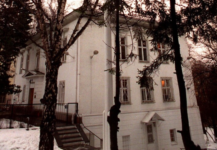 Den eldste bygningen på ambassadetomten er et herskapshus bygget i 1867 for oberst F.P.L. Næser av arkitekt Wilhelm von Hanno. Fra 1926 var huset residens for Tysklands gesandt Edmund Rohmberg, og senere bodde også Curt Bräuer her. Sistnevnte var Hitlers sendemann til Norge under andre verdenskrig. Foto: Morten Holm, NTB / scanpix Den eldste bygningen på ambassadetomten er et herskapshus bygget i 1867 for oberst F.P.L. Næser av arkitekt Wilhelm von Hanno. Fra 1926 var huset residens for Tysklands gesandt Edmund Rohmberg, og senere bodde også Curt Bräuer her. Sistnevnte var Hitlers sendemann til Norge under andre verdenskrig. Foto: Morten Holm, NTB / scanpix