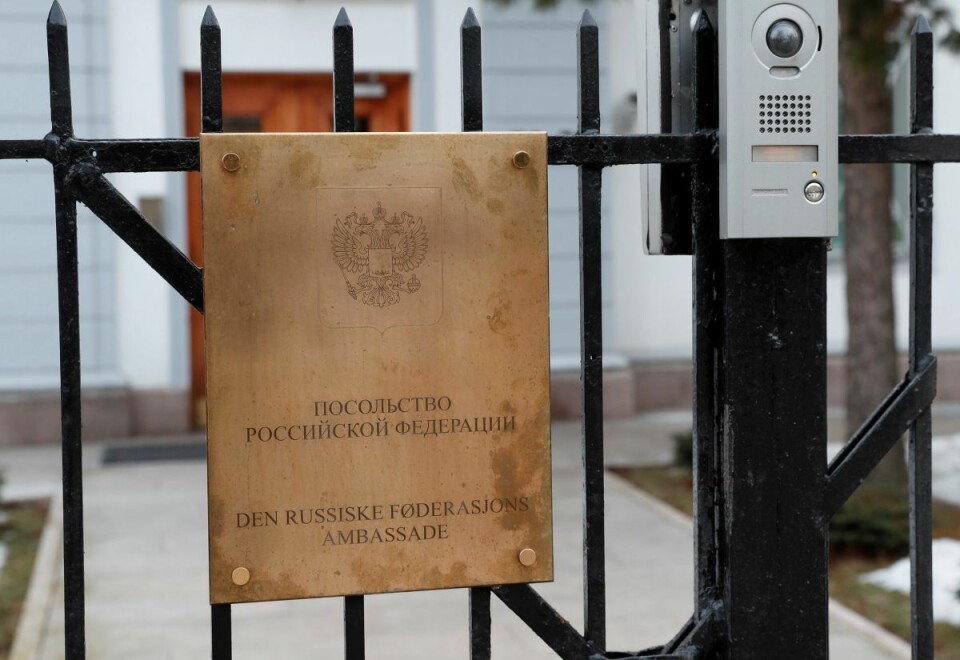 Siden april har Russlands ambassade forsøkt å finne ut hvem som skal håndheve fyringsforbudet og hvor de kan søke dispenasasjon inntil de gamle bygningene på Skarpsno får moderne fyringsanlegg. Foto: Terje Bendiksby / NTB scanpix