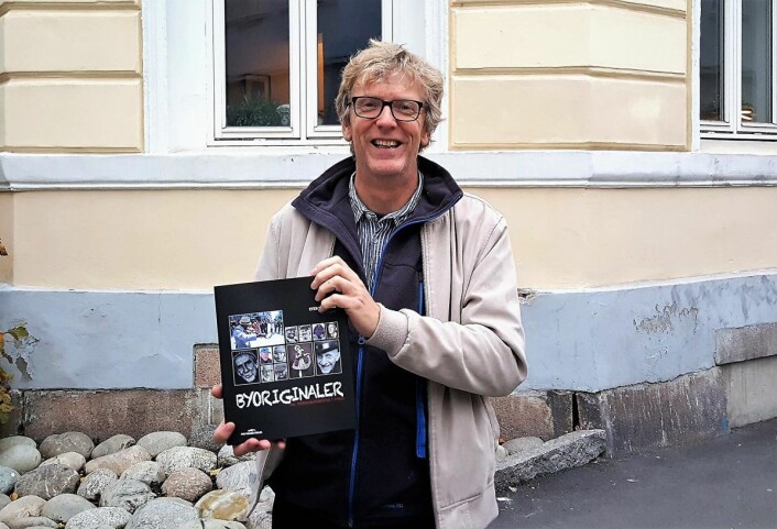 Forfatter Even Saugstad med den nye Byoriginaler-boka. Foto: Tarjei Kidd Olsen