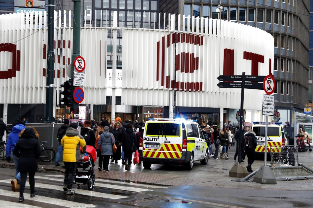 Fallulykke på shoppingsenteret Oslo City onsdag. Foto: Ole Berg-Rusten / NTB scanpix Fallulykke på shoppingsenteret Oslo City onsdag. Foto: Ole Berg-Rusten / NTB scanpix