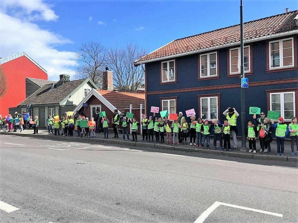 Skoleveien vår må bli trygg, krever folk på Vålerenga. Foto: Aksjon Strømsveien