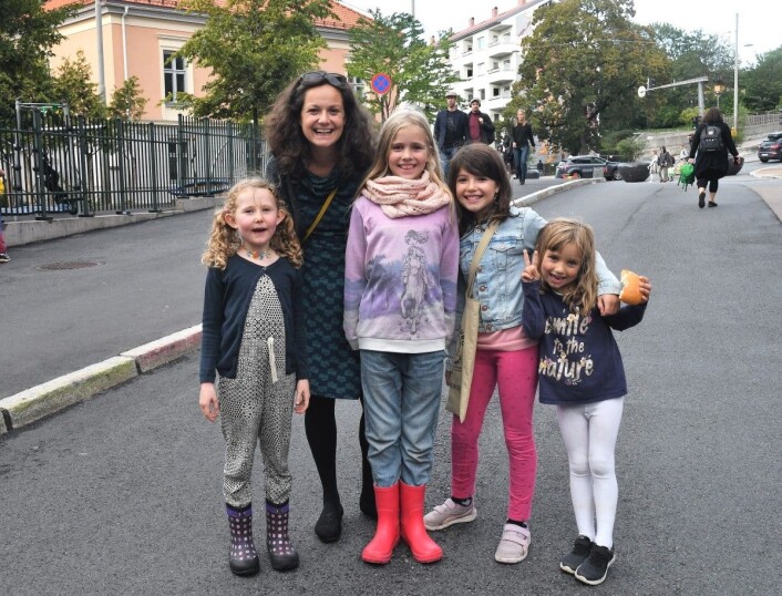 I høst kunne foreldre og elever ved Tøyen skole juble over en sikrere skolevei. Får byrådet det som de vil, kan elever ved alle byens skole glede seg over det samme innen utgangen av 2023. Foto: Christian Boger I høst kunne foreldre og elever ved Tøyen skole juble over en sikrere skolevei. Får byrådet det som de vil, kan elever ved alle byens skole glede seg over det samme innen utgangen av 2023. Foto: Christian Boger