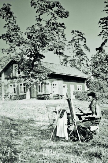 Einar Granholt ble kalt for Montgomery eller Kykeliky-mannen og var ofte å se på Bygdøy med staffeli og malesaker, slik som her i 1955. Foto utlånt av Jostein Granholt.