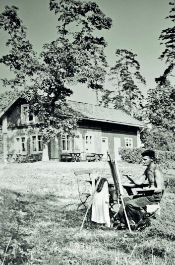Einar Granholt ble kalt for Montgomery eller Kykeliky-mannen og var ofte å se på Bygdøy med staffeli og malesaker, slik som her i 1955. Foto utlånt av Jostein Granholt. Einar Granholt ble kalt for Montgomery eller Kykeliky-mannen og var ofte å se på Bygdøy med staffeli og malesaker, slik som her i 1955. Foto utlånt av Jostein Granholt.