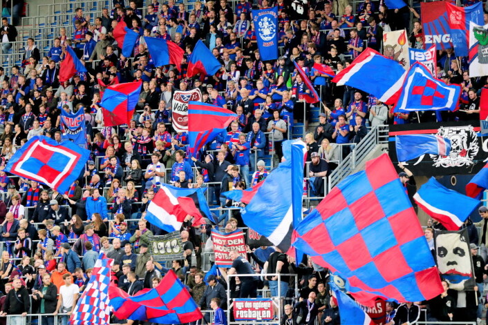 Neste sesong kan det bli mer liv og røre på supportertribunen på Intility arena. Vålerenga vil tillate mer pyrobruk blant hjemmesupporterne. Foto: Berit Roald / NTB scanpix Neste sesong kan det bli mer liv og røre på supportertribunen på Intility arena. Vålerenga vil tillate mer pyrobruk blant hjemmesupporterne. Foto: Berit Roald / NTB scanpix