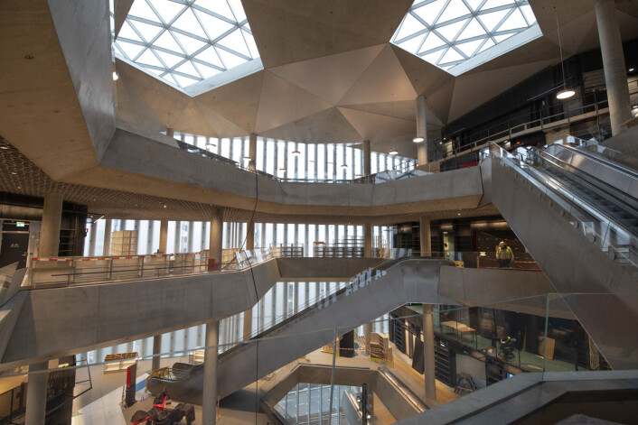 Hovedbiblioteket til Deichman ser ut litt som et shoppingsenter innvendig. Mange flere bøker enn før vil være utstilt her. Foto: Olav Helland Hovedbiblioteket til Deichman ser ut litt som et shoppingsenter innvendig. Mange flere bøker enn før vil være utstilt her. Foto: Olav Helland