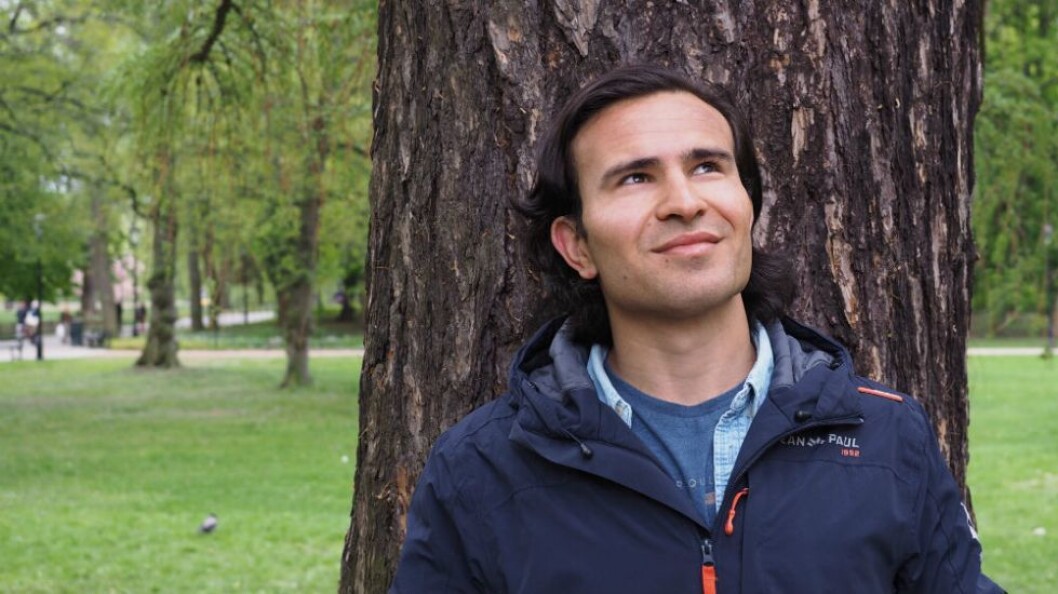 Josef Moradi (25) lever som papirløs oslomann. Nå mottar han årets Humanistpris for å ha løftet fokus på alle ikke-religiøse papirløse. Foto: Aslaug Olette Klausen / Fri Tanke Josef Moradi (25) lever som papirløs oslomann. Nå mottar han årets Humanistpris for å ha løftet fokus på alle ikke-religiøse papirløse. Foto: Aslaug Olette Klausen / Fri Tanke