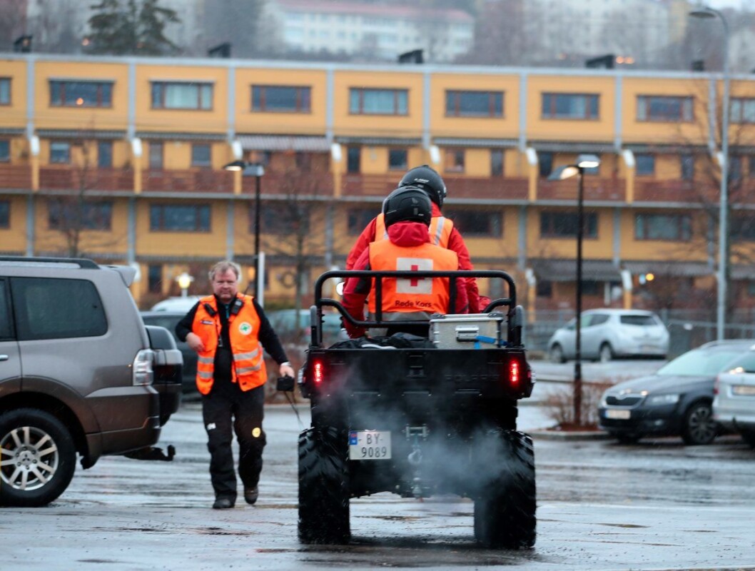 Både helikopter og hundepatruljer ble satt inn i søket hvor også frivillige fra Norsk Folkehjelp, Norske Redningshunder og Røde Kors deltok. Foto: Håkon Mosvold Larsen / NTB scanpix Både helikopter og hundepatruljer ble satt inn i søket hvor også frivillige fra Norsk Folkehjelp, Norske Redningshunder og Røde Kors deltok. Foto: Håkon Mosvold Larsen / NTB scanpix
