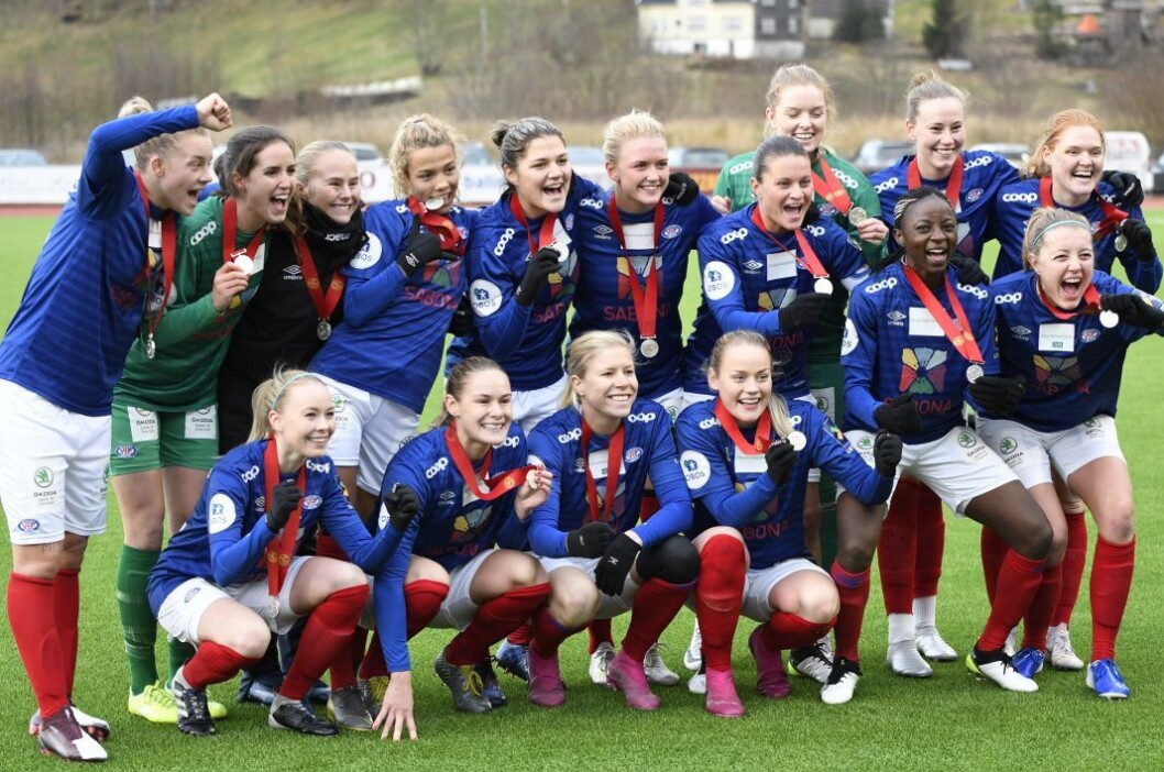 Vålerenga-damene fikk sølv i årets serie. Nå er Champions League neste utfordring: Foto: Jens August Dalsegg / Vålerenga fotball Vålerenga-damene fikk sølv i årets serie. Nå er Champions League neste utfordring: Foto: Jens August Dalsegg / Vålerenga fotball