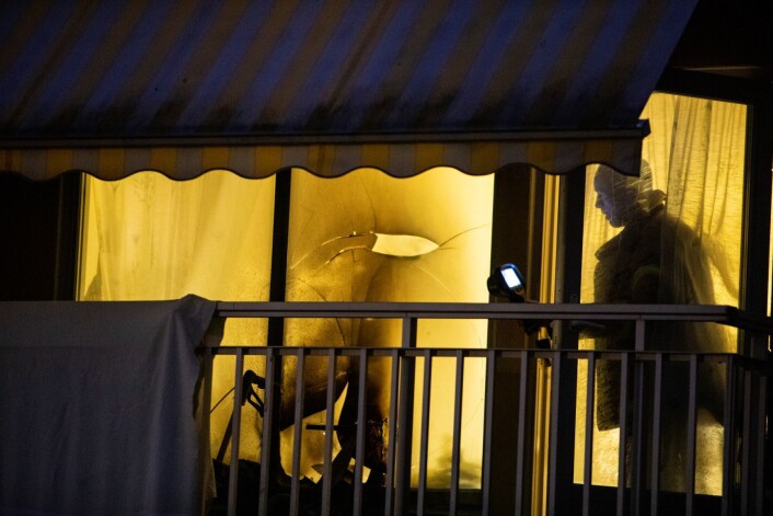 En person omkom da det begynte å brenne på denne balkongen på Ammerudhjemmet i Oslo. Foto: Tore Meek / NTB scanpix En person omkom da det begynte å brenne på denne balkongen på Ammerudhjemmet i Oslo. Foto: Tore Meek / NTB scanpix