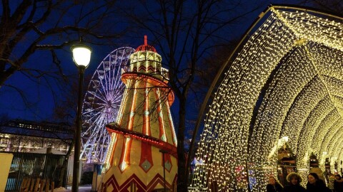 Når julegrana på Universitetsplassen blir tent første søndag i advent, er det er for 100. gang