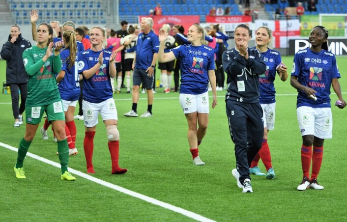 Vålerengas fotballjenter ha hatt mye å juble for denne sesongen. Neste år kan det også bli jubel i Europa, om laget kvalifiserer seg til gruppespillet til Champions League. Her jubler de etter å ha slått Manchester Uniteds damelag i en treningskamp i sommer. Foto: Christian Boger Vålerengas fotballjenter ha hatt mye å juble for denne sesongen. Neste år kan det også bli jubel i Europa, om laget kvalifiserer seg til gruppespillet til Champions League. Her jubler de etter å ha slått Manchester Uniteds damelag i en treningskamp i sommer. Foto: Christian Boger