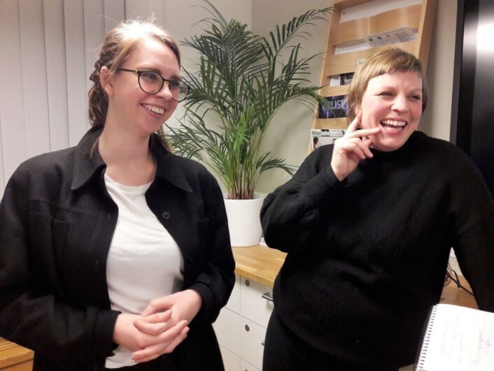 Line Flo og Marte Vike Arnesen fra Naboaksjonen hadde grunn til å smile etter møtet. De får god støtte i sin sak fra lokalmiljøet og fra bydelsutvalget Foto: Anders Høilund Line Flo og Marte Vike Arnesen fra Naboaksjonen hadde grunn til å smile etter møtet. De får god støtte i sin sak fra lokalmiljøet og fra bydelsutvalget Foto: Anders Høilund