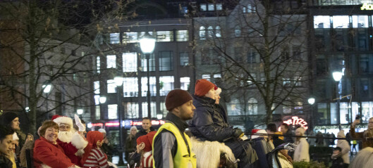 I går åpnet julegatene i Oslo sentrum og se, ordfører Marianne Borgen fikk klem av julenissen