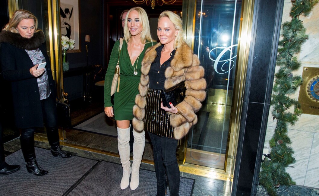 Cecilie Fredriksen og Kathrine Fredriksen under den årlige julelunsjen til sin far John Fredriksen på Theatercaféen. Foto: Vegard Wivestad Grøtt / NTB scanpix Cecilie Fredriksen og Kathrine Fredriksen under den årlige julelunsjen til sin far John Fredriksen på Theatercaféen. Foto: Vegard Wivestad Grøtt / NTB scanpix