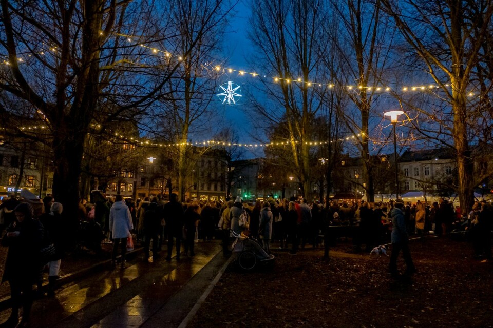 Olaf Ryes plass har fått julelys. Foto: Erik Holland Haukebø