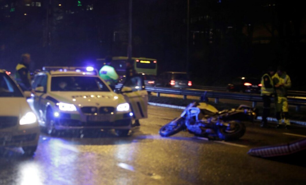 Det oppsto lange køer på E6 inn mot Oslo sentrum i en times tid mandag kveld. Politimannen skal ha kommet fra uhellet uten alvorlige skader. Foto: Vidar Ruud / NTB scanpix Det oppsto lange køer på E6 inn mot Oslo sentrum i en times tid mandag kveld. Politimannen skal ha kommet fra uhellet uten alvorlige skader. Foto: Vidar Ruud / NTB scanpix