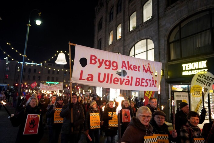 Bygg Aker nå. La Ullevål bestå, sa demonstrantene. Foto: Fredrik Hagen / NTB scanpix Bygg Aker nå. La Ullevål bestå, sa demonstrantene. Foto: Fredrik Hagen / NTB scanpix