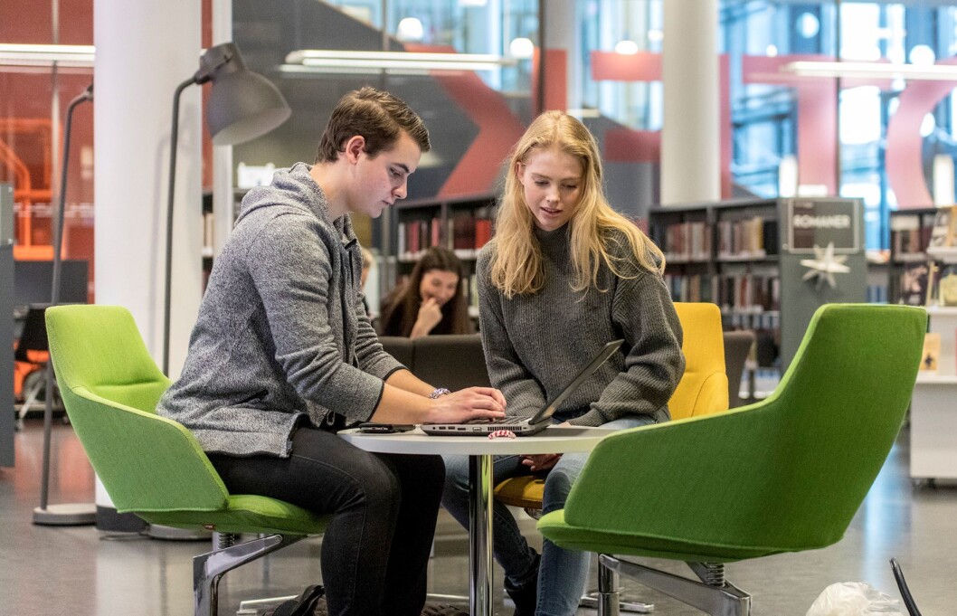 Fra og med fredag blir det mulig å bruke bibliotekkortet til å låse seg inn på Deichman Nydalen utenom betjent åpningstid. Foto: Erik Thallaug Fra og med fredag blir det mulig å bruke bibliotekkortet til å låse seg inn på Deichman Nydalen utenom betjent åpningstid. Foto: Erik Thallaug