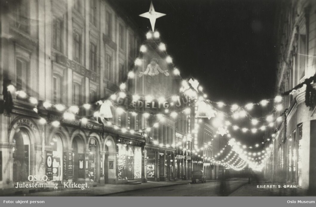 Julestemning i Kirkegata rundt 1937. Foto: S. Gran / Oslo Museum Julestemning i Kirkegata rundt 1937. Foto: S. Gran / Oslo Museum