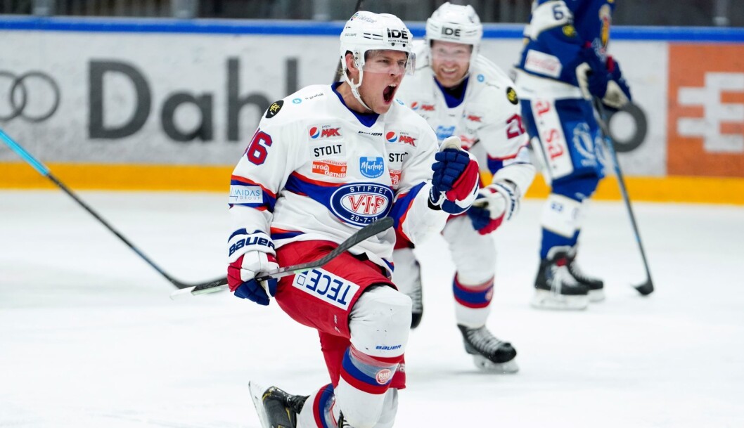 Vålerengas Tobias Lindström jubler etter mål mot Sparta i en tidligere match denne sesongen. Det setter Martin Røymark (bak) pris på. Foto: Fredrik Hagen / NTB scanpix Vålerengas Tobias Lindström jubler etter mål mot Sparta i en tidligere match denne sesongen. Det setter Martin Røymark (bak) pris på. Foto: Fredrik Hagen / NTB scanpix