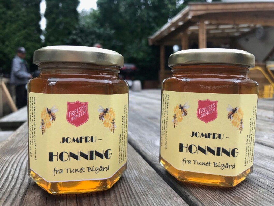 NM-honningen fra Jobben, eller Bijobben, selges på julemarked i Arbins gate. Foto: Jorunn Mathisen NM-honningen fra Jobben, eller Bijobben, selges på julemarked i Arbins gate. Foto: Jorunn Mathisen