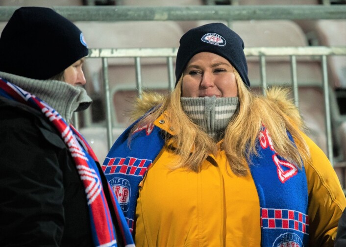 Fotballkamp i begynnelsen av desember kan være en kald affære. Spesielt når Vålerenga-spillet ikke varmer spesielt mye. Foto: Bjørnar Morønning Fotballkamp i begynnelsen av desember kan være en kald affære. Spesielt når Vålerenga-spillet ikke varmer spesielt mye. Foto: Bjørnar Morønning