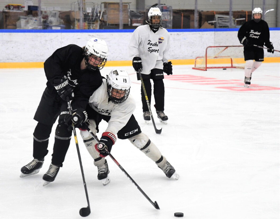 Til sommeren kan unge hockeyspillere i hovedstaden stå uten is å trene på. Bymiljøetaten må spare penger og vurderer å kutte tilbudet om sommeris i 2020. Illustrasjonsfoto: Christian Boger Til sommeren kan unge hockeyspillere i hovedstaden stå uten is å trene på. Bymiljøetaten må spare penger og vurderer å kutte tilbudet om sommeris i 2020. Illustrasjonsfoto: Christian Boger
